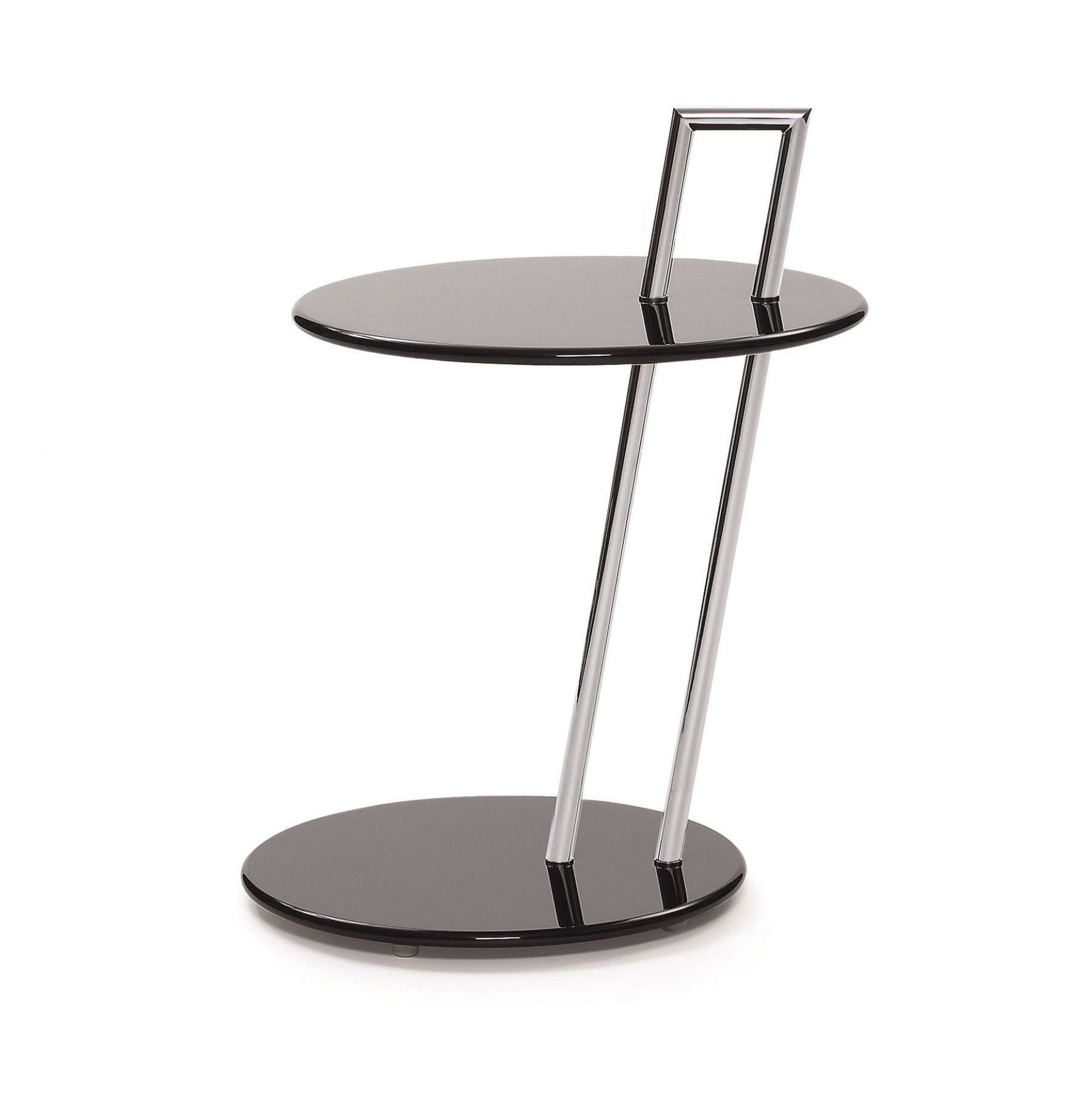 ClassiCon Beistelltisch Occasional Table mit schwarzer Glasplatte und verchromtem Stahlgestell. Moderner, eleganter Couchtisch.